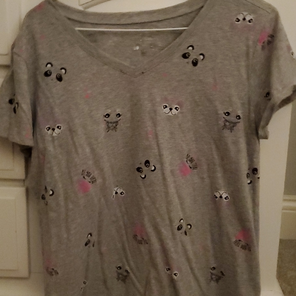 Grey animal print tee🐶
